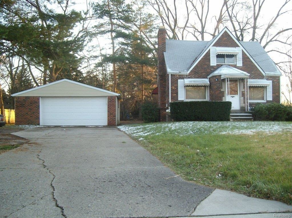 Primary Photo - 3810 E 9 Mile Rd