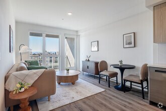 Interior Photo - Somi