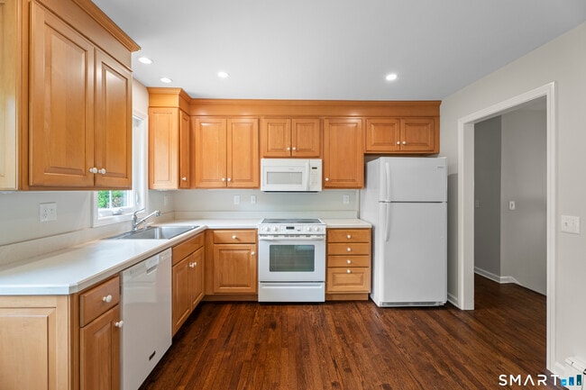 Foto del edificio - 831 Nut Plains Rd