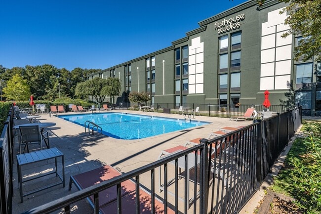 Building Photo - Flathouse Studios