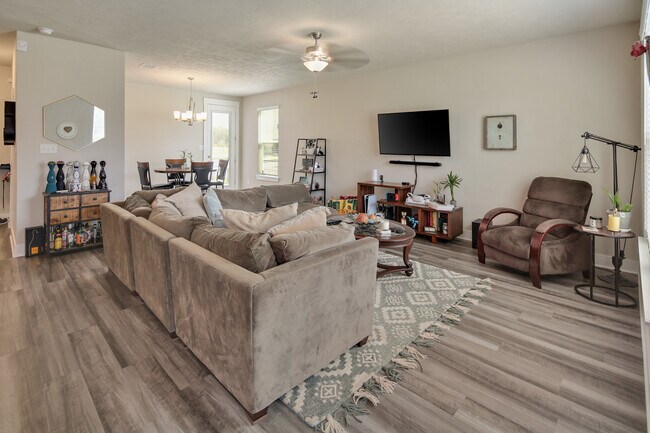 Building Photo - 2435 Chinook Way