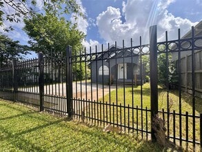 Building Photo - 4106 Robertson St