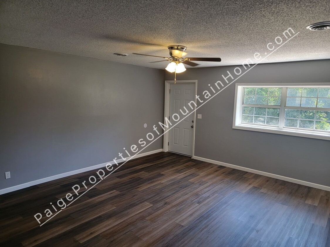 Primary Photo - Midway Meadows #8**