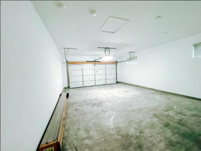 Building Photo - Beautiful Newer Home in Excellent Conditio...