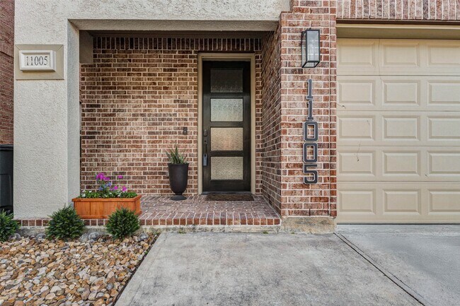 Foto del edificio - 11005 Upland Forest Dr