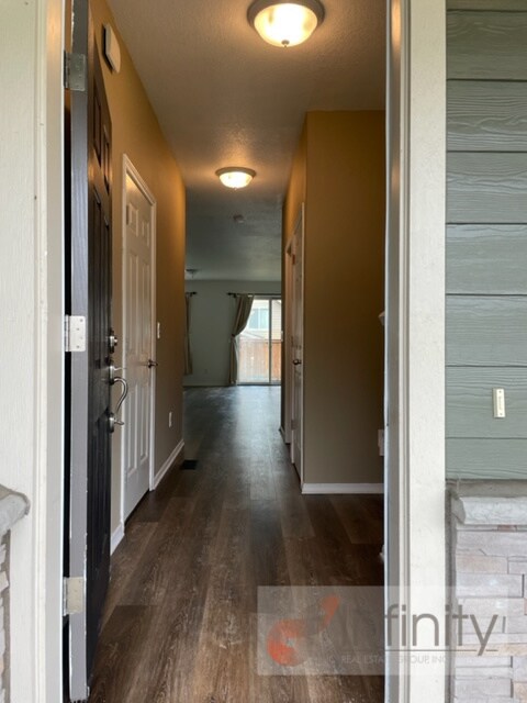 Building Photo - 21847 SW Vintner Ln