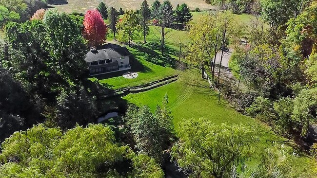 Foto del edificio - 6271 N 525 W