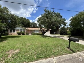 Building Photo - 3840 Dunwoody Dr