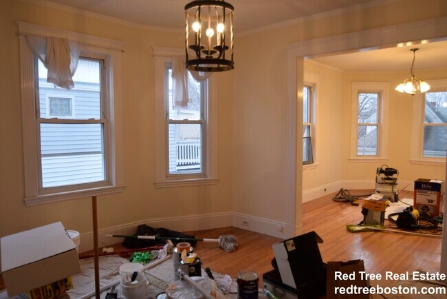 Building Photo - 39 Montfern Ave