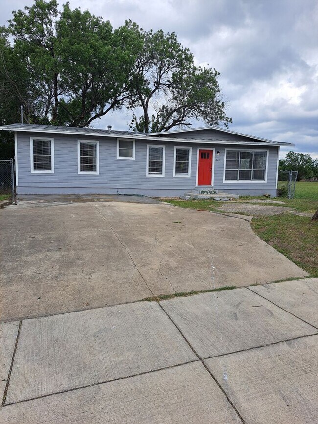 Foto del edificio - Stylish 4BR/2BA Home Near Port San Antonio...