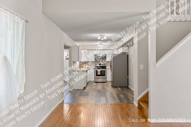 Foto del edificio - 537 Blossom Field Rd