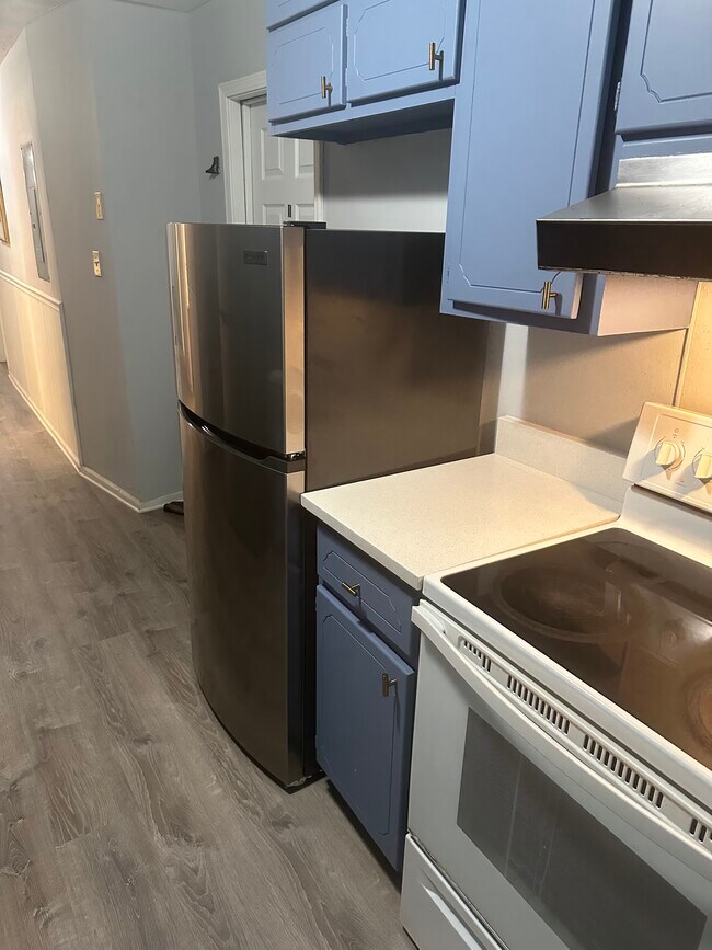 Building Photo - 877 Beckwith St SW