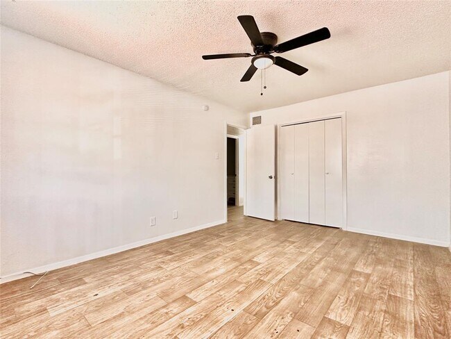 Building Photo - 1908 Hearthstone Dr