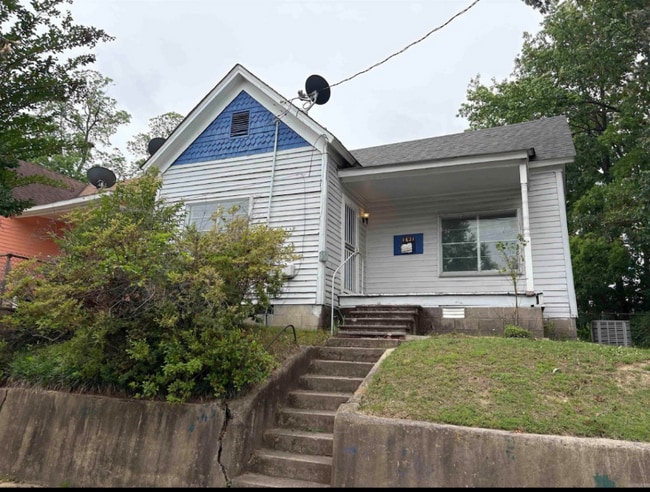 Building Photo - 1621 Maple St