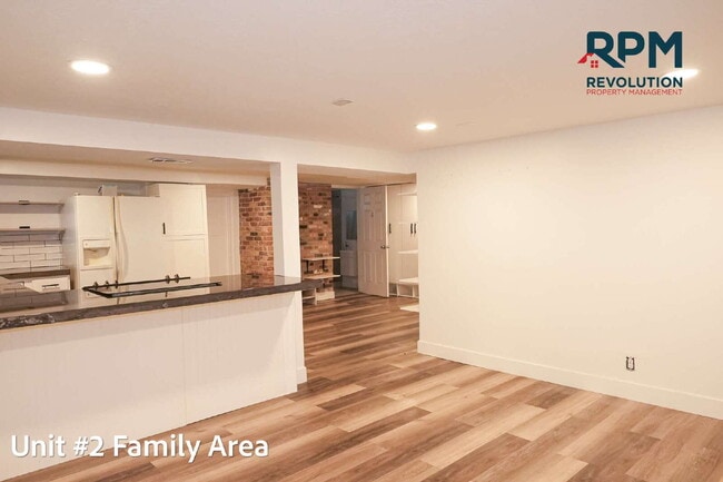 Building Photo - "Charming 2-Bed Duplex on Washington Blvd – Spacious 1421 Sq Ft with 2 Full Baths!"