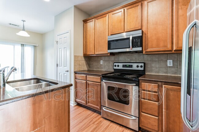 Building Photo - 9556 Kings Parade Blvd