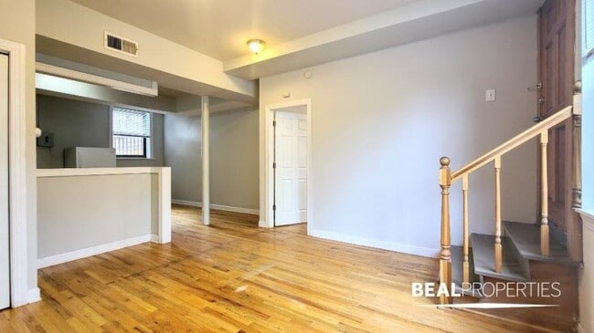 Building Photo - 1 bedroom in CHICAGO IL 60657