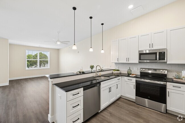 3er piso 2HAB, 2BA con sala de estar - 1,367 pies cuadrados - Cocina - Edge at Dover