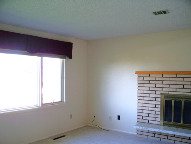 Building Photo - 1621 Stuart St