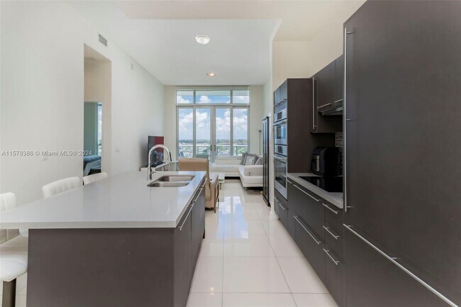 Foto del edificio - 7825 NW 107th Ave