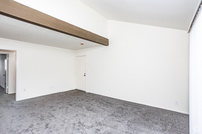 1BR, 1BA - 750SF Living Room - Robin Meadows Garden Grove