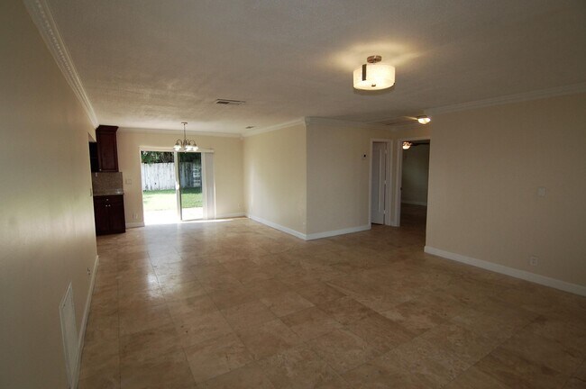 Building Photo - 9731 Richmond Cir