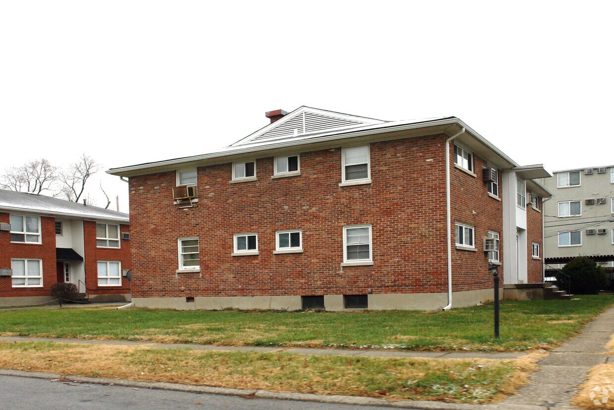 Foto del edificio - 3402 Rowena Rd