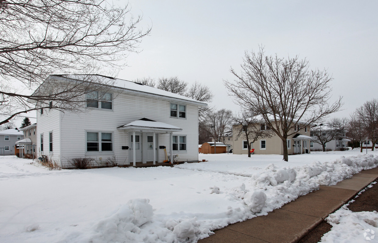 Building Photo - 701-721 19th Ave E