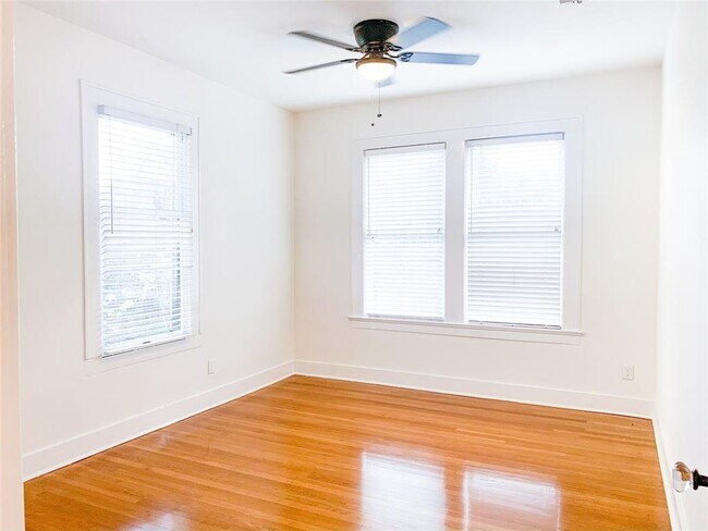 Foto del edificio - 3112 Bowen St