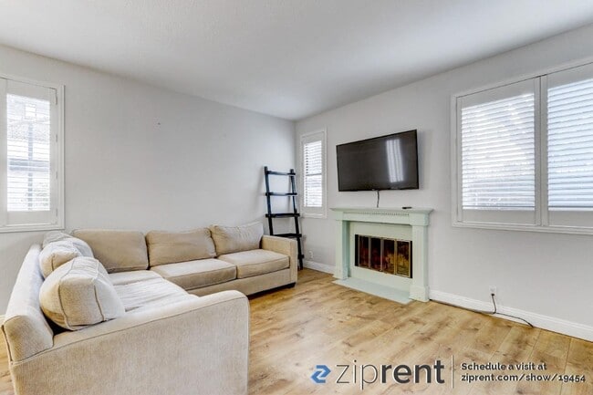 Building Photo - 2210 River Run Dr