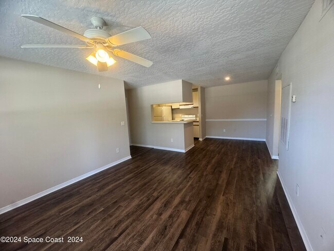 Foto del edificio - 7667 N Wickham Rd