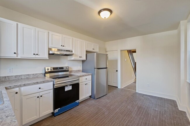 Building Photo - Spacious 5 Bedroom Home Located in Harrisburg