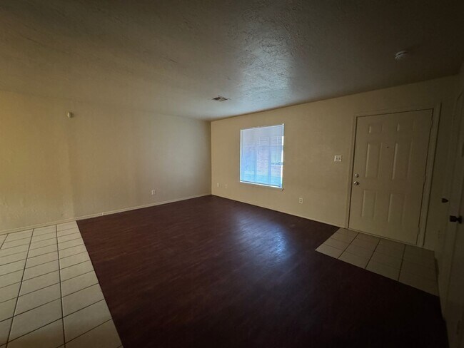 Building Photo - 7534 NW Tango Rd