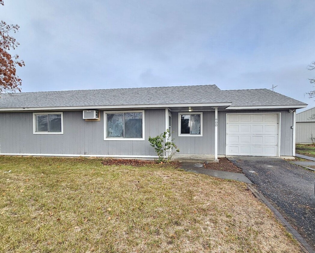 Primary Photo - 900-902 Lindberg Ln