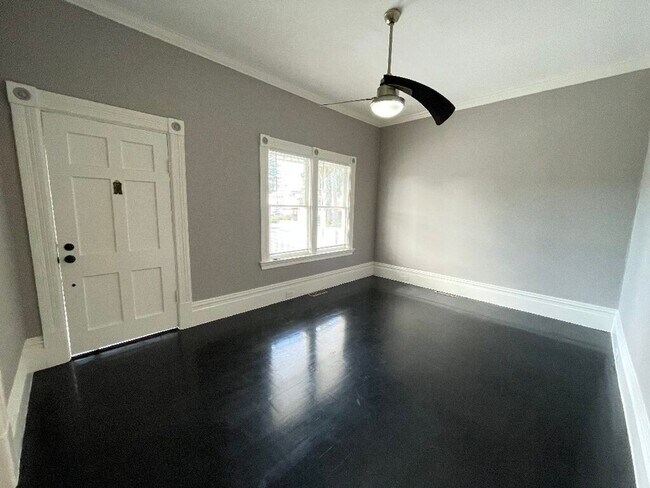 Building Photo - $500 MOVE IN SPECIAL!!! Charming 2 Bedroom...