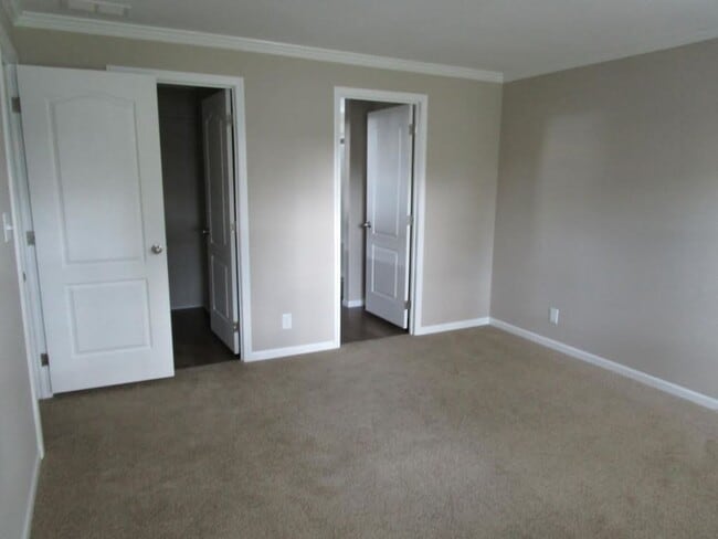 Building Photo - 107 Spruce Ln