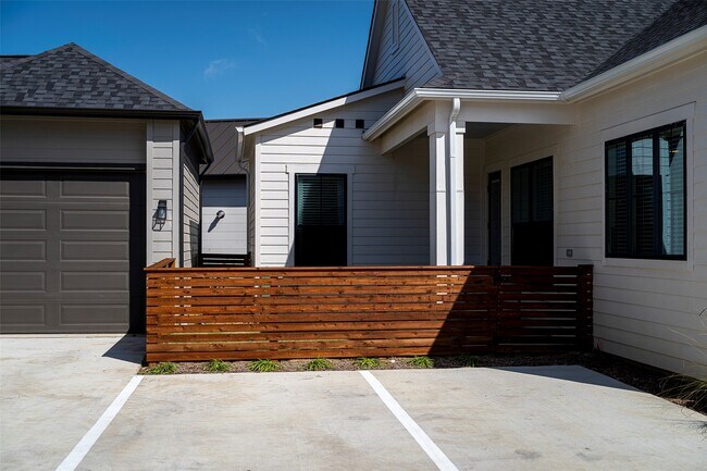 Foto del edificio - 15042 Gardenberry Ln