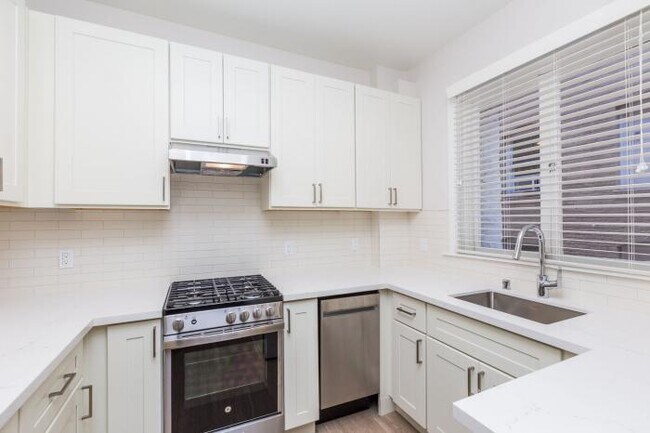Building Photo - 2 bedroom in San Francisco CA 94108