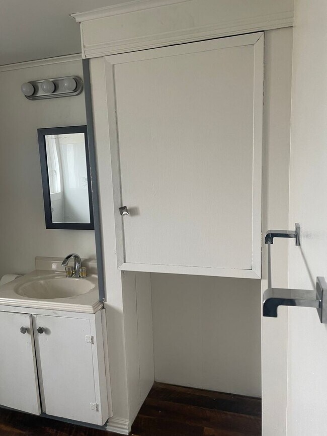 Foto del edificio - Charming 1BR Duplex in Elma