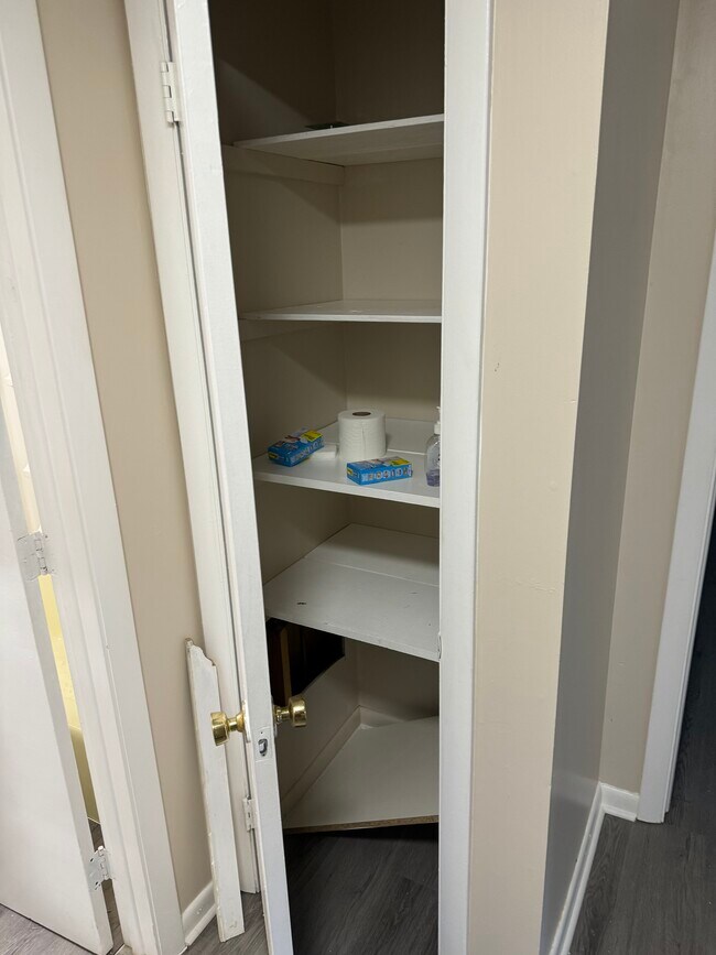 Building Photo - 143 Skyridge Rd