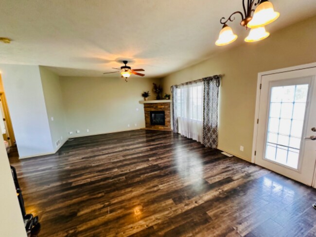 Building Photo - 13710 Williamsburg Dr