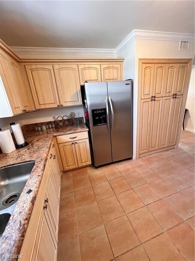 Foto del edificio - 2 br, 2.5 bath Condo - 2810 NE 30th St Apt E