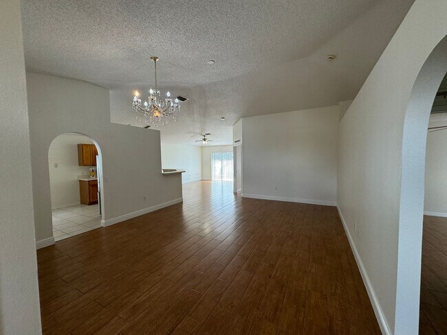 Building Photo - AAVAILABLE NOW! Charming 3 Bedroom and 2 B...