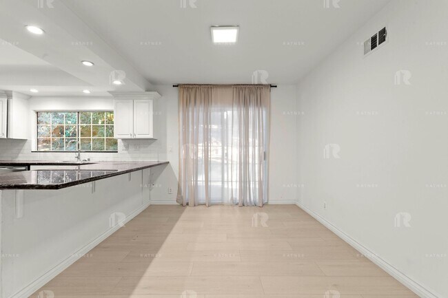 Foto del edificio - Newly Remodeled Huge Open Concept 4 Bed / ...