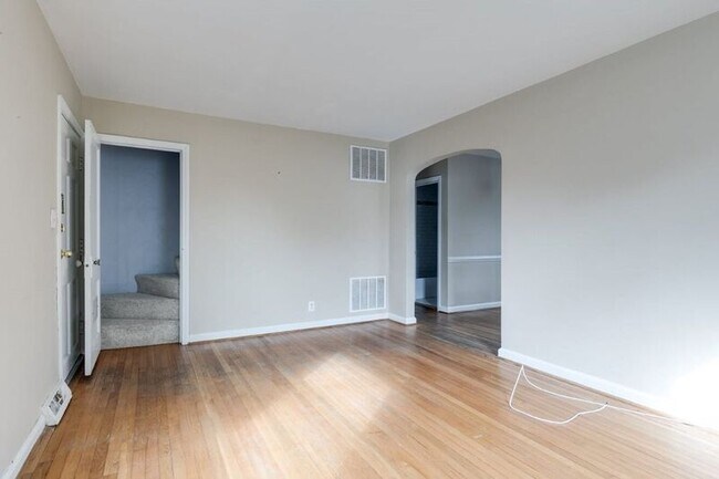 Building Photo - 6506 Stuart Ave