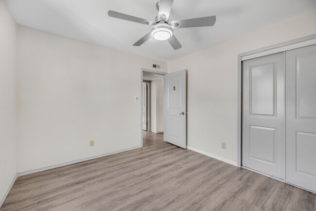 Foto del edificio - 4817 Trailwood Dr
