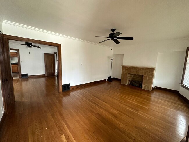 Foto del edificio - 2537 E 126th St