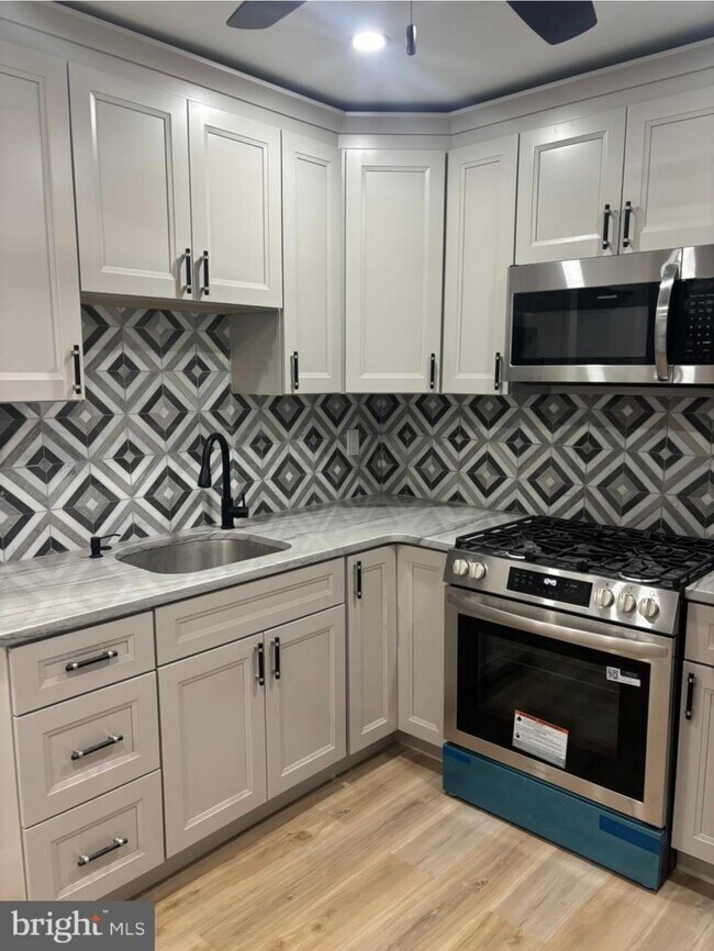 Foto del edificio - 321 Loney St