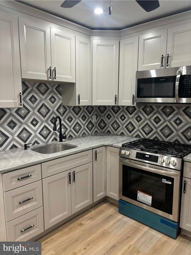 Building Photo - 321 Loney St