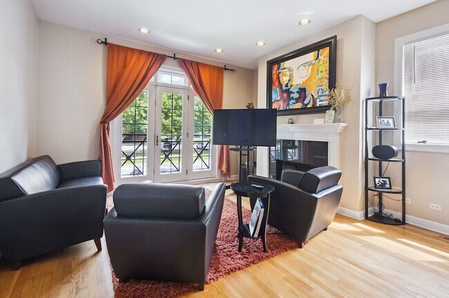 Foto del edificio - 4210 N California Ave
